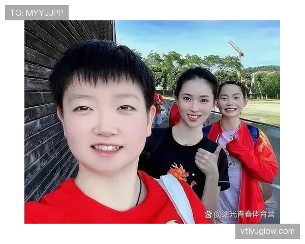 何卓佳赛后随手拎个包能买我半年的外卖，旁边队友笑成一团